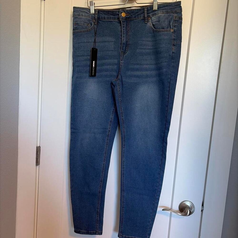 NWT Fashion Nova Vibe Check Stretch Jeans - Size 15